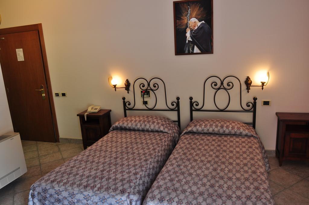 Leo Hotel Leonessa Zewnętrze zdjęcie
